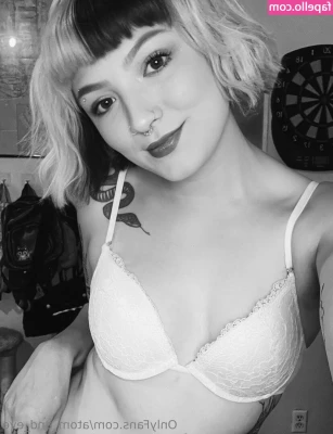 atom_and_eve [ atom-and-eve ] - Happy hump day  Let me make you cum on this beautiful morning