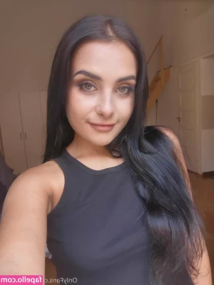 mariawars - Look how adorable I am    Tip the message in ypur DMs to see more of