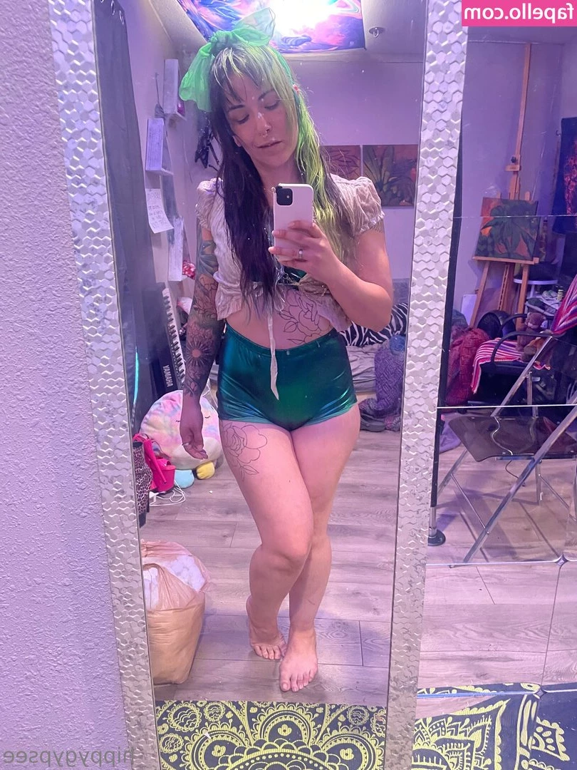 hippygypsee - Photos last night before I went out for dinner  I made some short