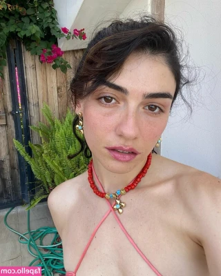 Hazar Erguclu [ hazar-erguclu ] - I left you something in the messenger🥰