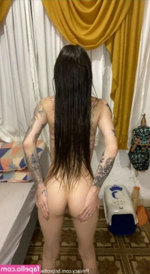 Victoria Carioni [ victoria-carioni ] - Sweaty Ass ;)