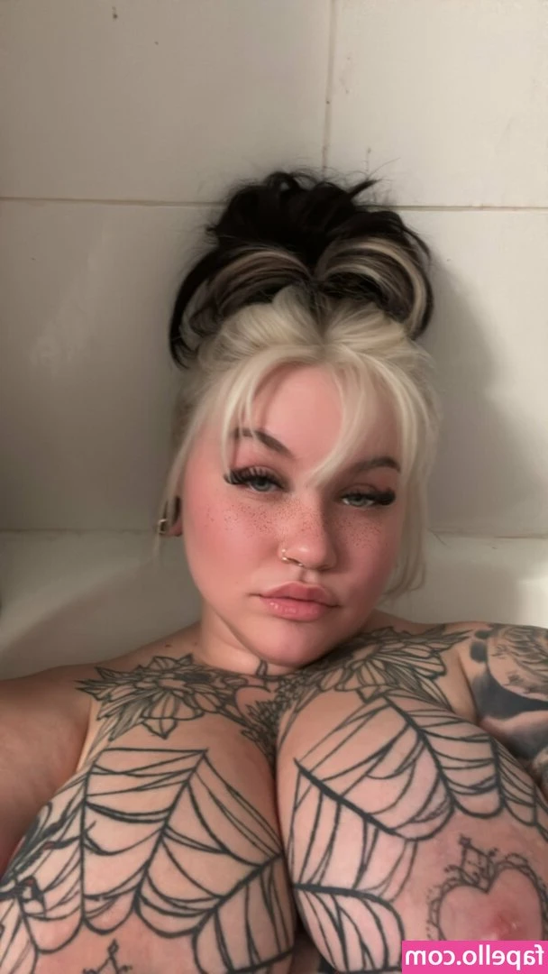 babbyghoulll - Naughty girl