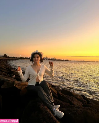 Vicki Mranrr [ vicki-mranrr ] - It’s my 40th birthday party today! Tip this post to buy me a