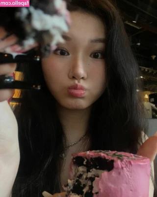 Vicki Mranrr [ vicki-mranrr ] - Siete pronti al video di domani? 🥵 Lo riceverete tutti in chat e