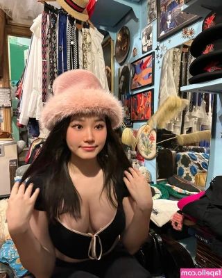 Vicki Mranrr [ vicki-mranrr ] - Love playing with my smooth hole