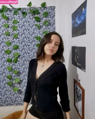 Marcela Nikol [ marcela-nikol ] - Wanna take a bite of my red apples? 🍎 They're extra juicy 😋