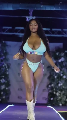 Medina Imani [ medina-imani ] - Hoy transmito por cam4!! Vayan a verme en una hora mas