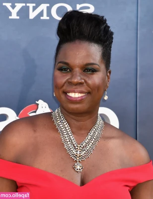 Leslie Jones [ leslie-jones ] - Cowgirl  Yes please   But he gotta do the work