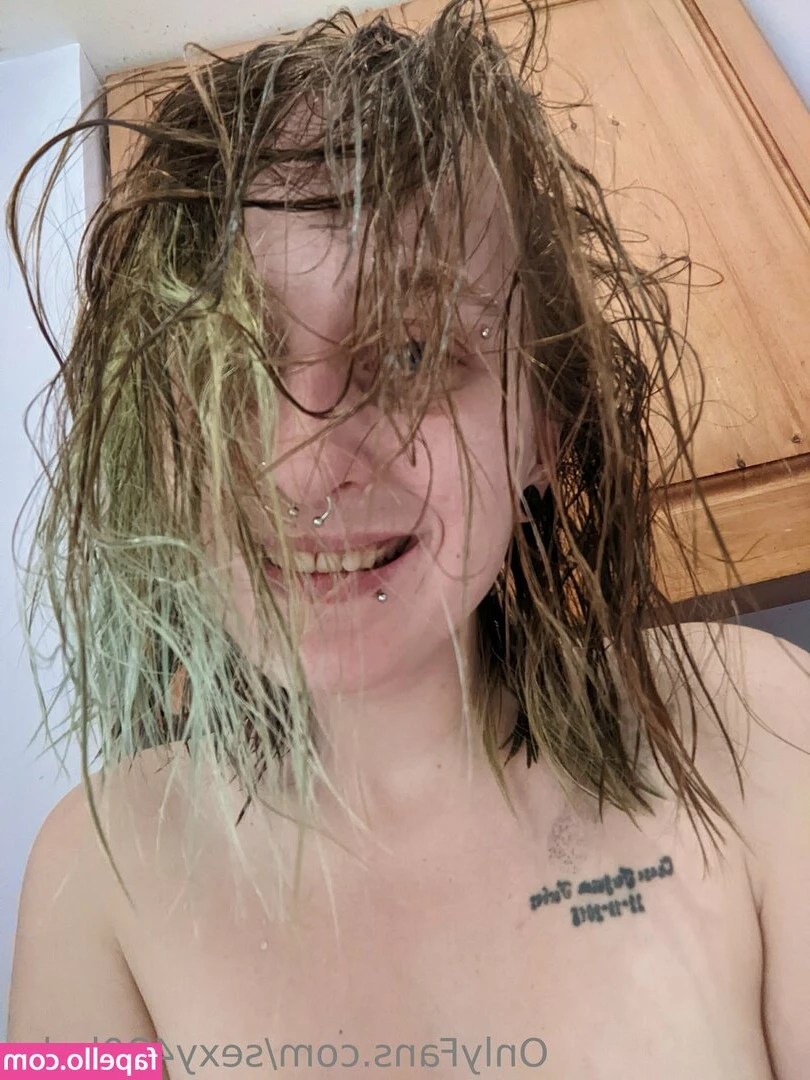 sexy420babe - Had to do some work on my camper would you vum lend me a hand