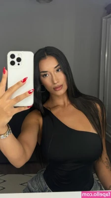 Hale Cabbar [ hale-cabbar ] - 👀 Sunday night! Hhmmm? What to do? 🎥  Anyone online? Wanna