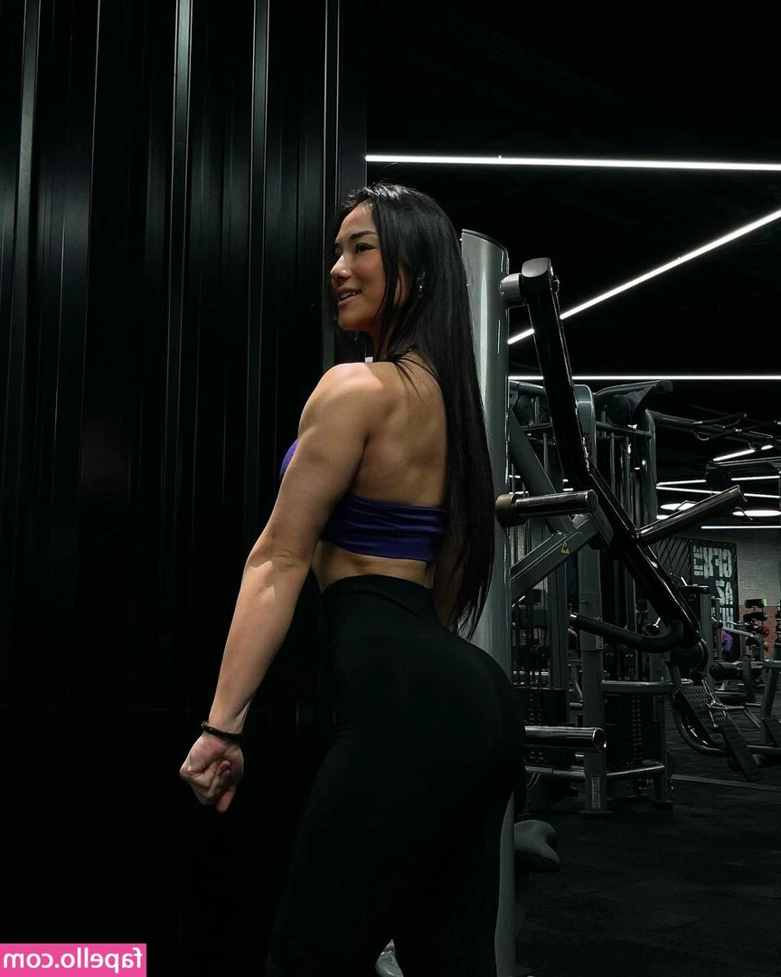 Hale Cabbar [ hale-cabbar ] - G string and a crop top