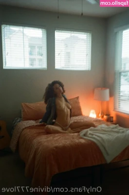 Divinedierra - Mornin’ 💘 are you an early or late riser?