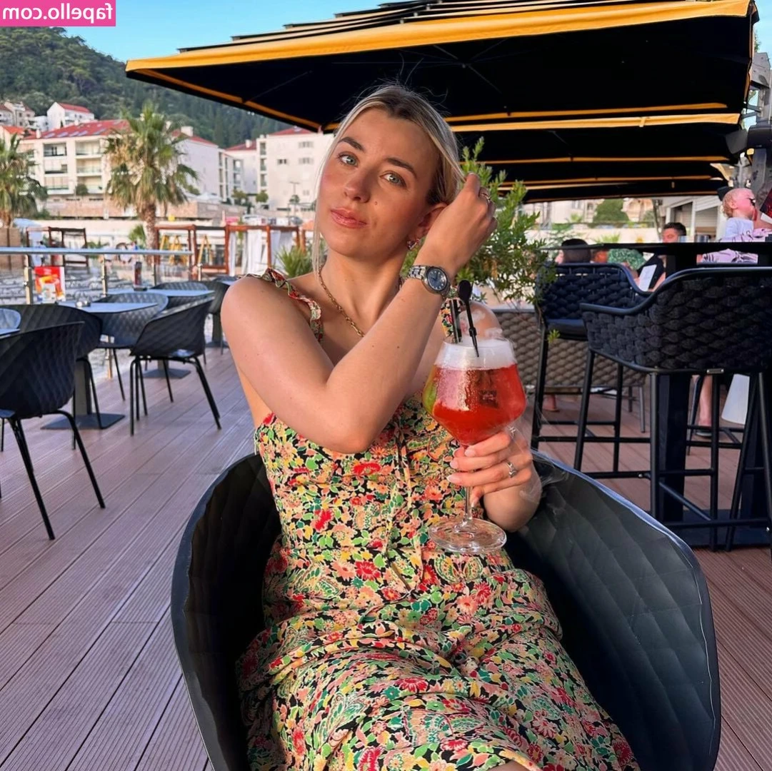 Harriet Prior [ harriet-prior ] - It s booty time  Like if you like what you see and DM if you d like
