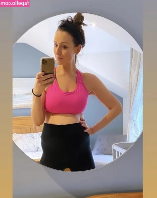 Catherine Tyldesley [ catherine-tyldesley ] - Tocandome un poquito porque estoy en casa   te gusta Como para