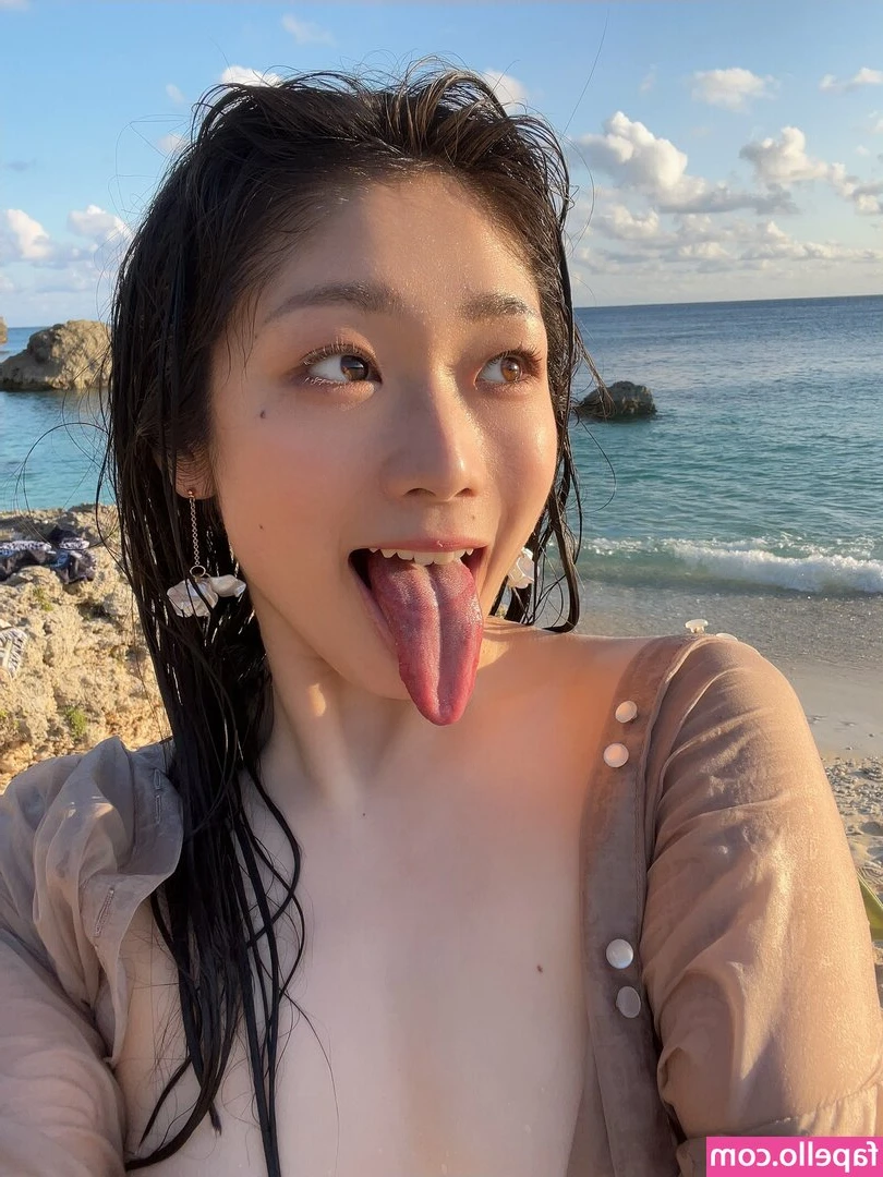 Yuina Taki [ yuina-taki ] - Fresh out of the shower🛀💦