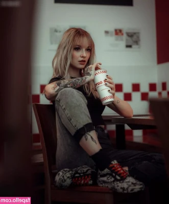 ghostf0x - Hey babys 😘😘🤫