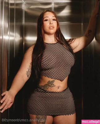 Dreemz98 [ dreemz98-2 ] - Loving my hips so badly in this pic 🥹 wby?