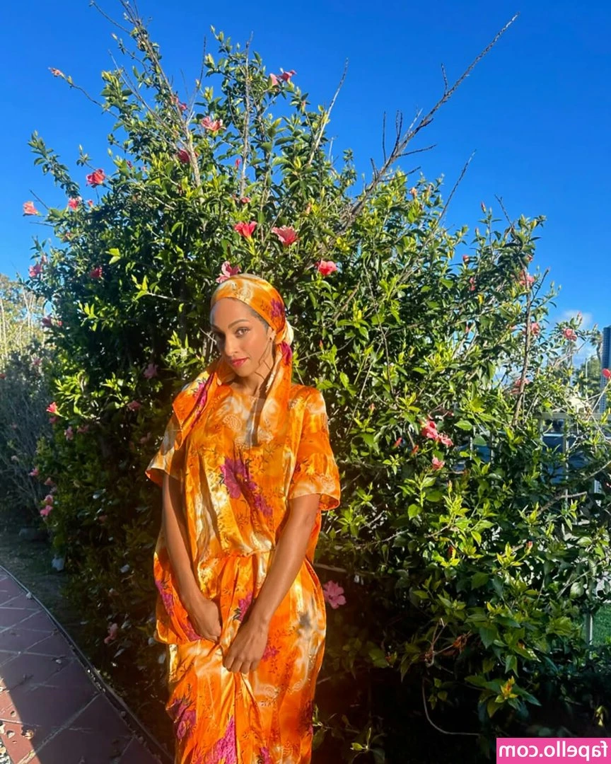 Raralovee - Look at me!! 🤤 I wanna ride a big dildo 🍌 and watch my real