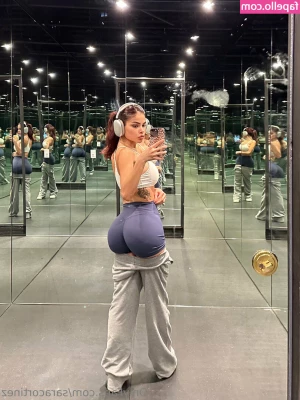 saracortinez - LOSER! Giving you the L and the middle finger with soles to the