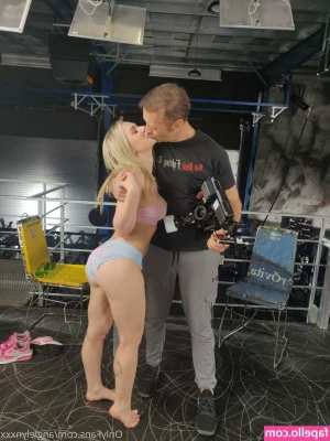 angielynxxx - Chat with me if you wanna see something good
