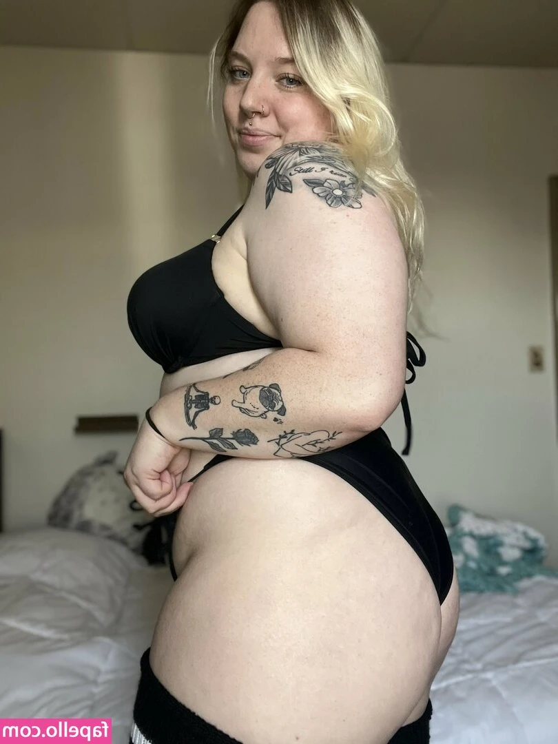 illegallyblondexo - pull my panties to the side and slip it in daddy