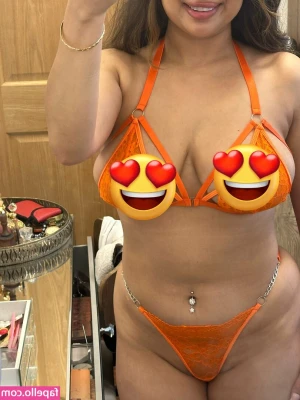 DesiQueenUK [ desiqueenuk-1 ] - Blowjob time   I ll swallow your load