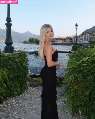 Lindsay Brewer [ lindsay-brewer-4 ] - Maroon velvet skirt and top set hula