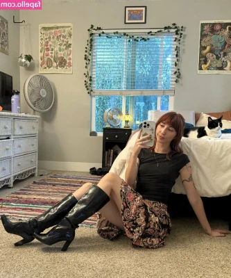 Dustytit - Shiny in Latex Leggings