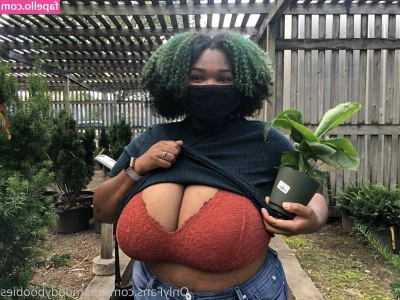 Ms. MoodyBoobies [ ms-moodyboobies ] - My dick so pressure