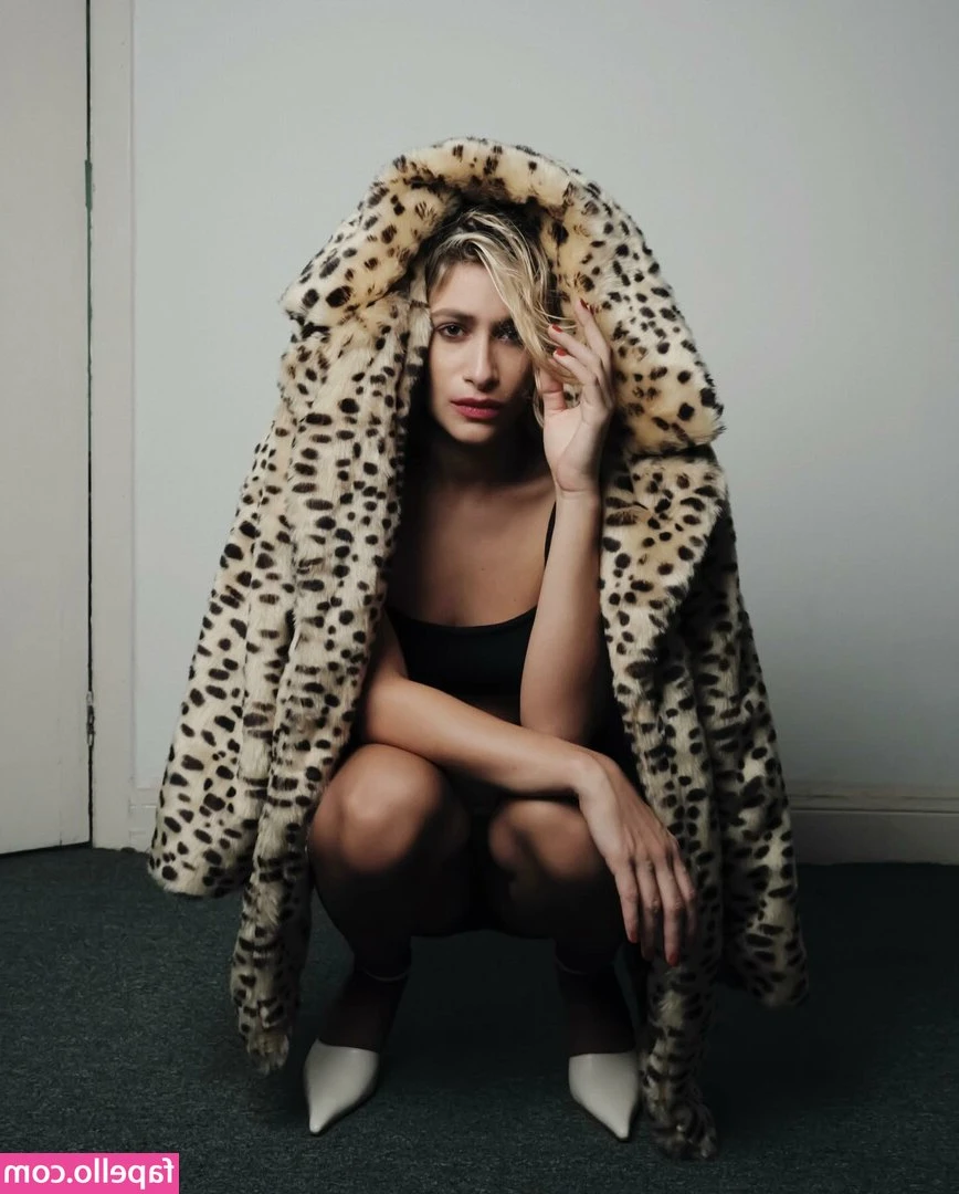 Luisa Arraes [ luisa-arraes ] - Prep for videos   ready