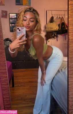 celestvictoria - 12 hour shifts equal veryyyy sweaty soles  BY the way im on vacation