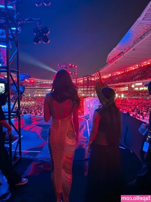 Mel Fronckowiak [ mel-fronckowiak ] - View from the back