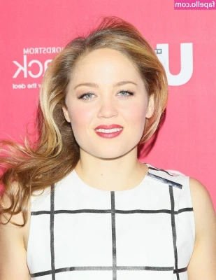 Erika Christensen [ erika-christensen ] - Oooh what's under the robe? I give you a 360°🥰💞
