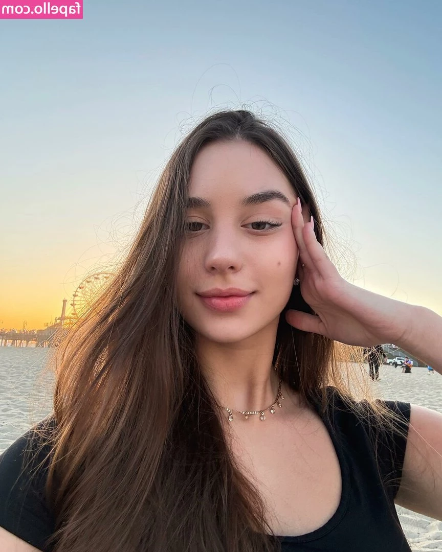 Duda Rubert [ duda-rubert ] - Who wants to help me get sweaty