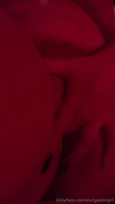 evilgoblingirl - Wana smoke this fatty with me