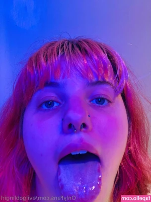 evilgoblingirl - Every woman needs a little black  cat
