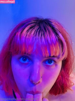 evilgoblingirl - Tell me what you see...
