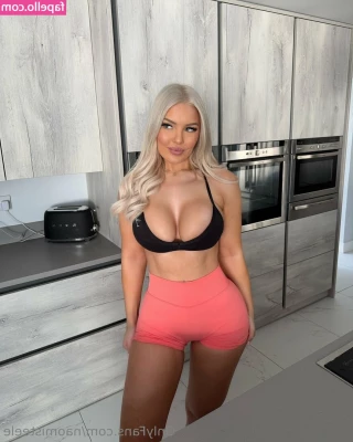 naomisteele - Wanna fool around?😏