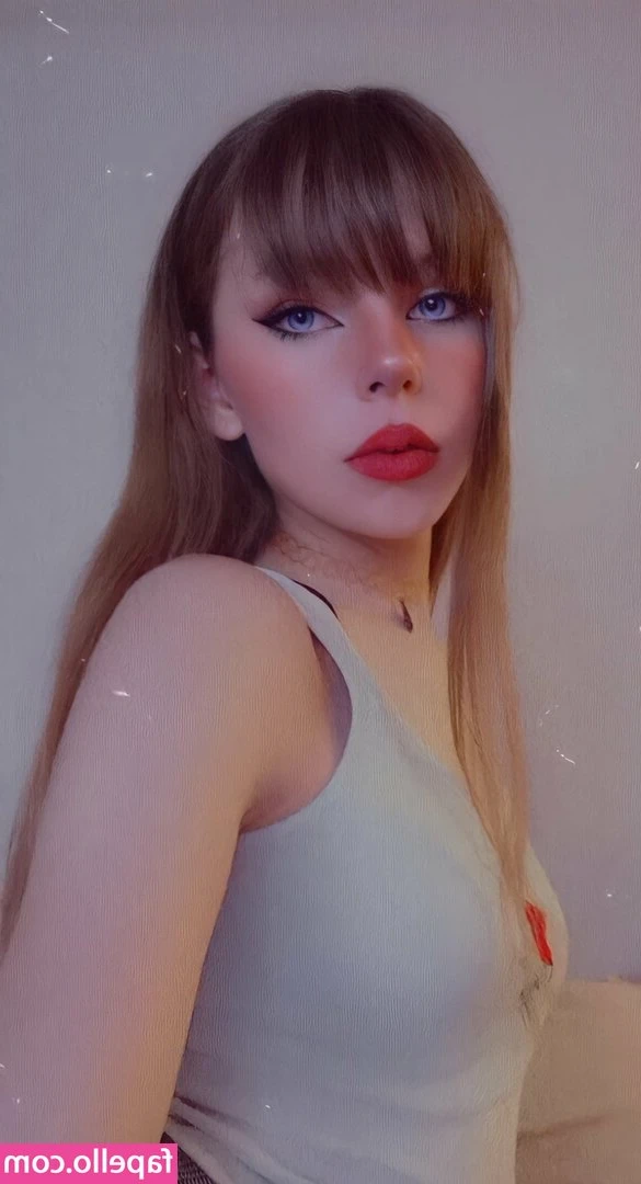 camiix08 [ camiix08-1 ] - The tiddies are basically begging to be revealed