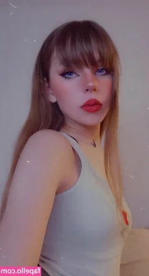 camiix08 [ camiix08-1 ] - The tiddies are basically begging to be revealed