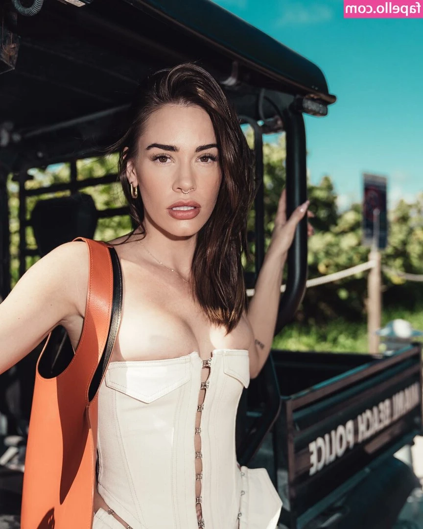 Christa Allen [ christa-allen-48 ] - Who wants to play 👅