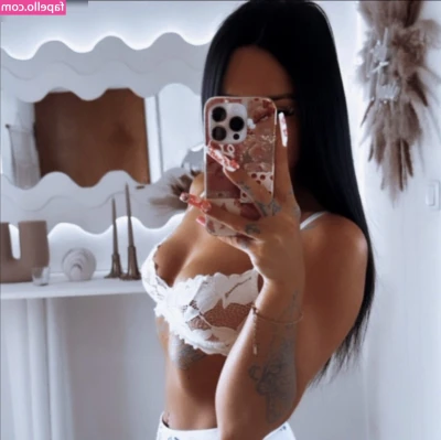Bootyqueen92 - My friend want me to come see her pussy   Should I
