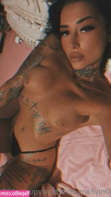 Bootyqueen92 - Do you also think that these stickers are superfluous