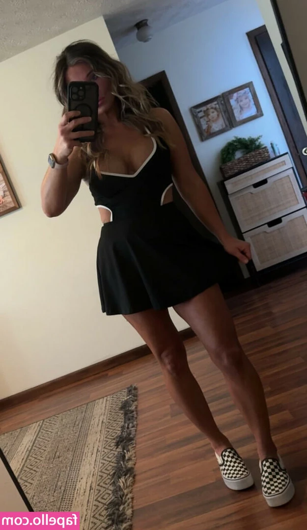 Lyssadawn09 - Who will be my Valentine this year? <3 I hope it will be U <3