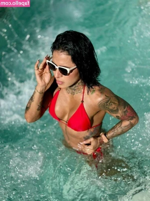 Emily-86 - Happy Friday lovelies    I m just testing out bikinis atm seeing how part 1