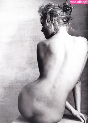 Amber Valletta [ amber-valletta ] - Correct me if I'm wrong but your cock needs a good sucking right
