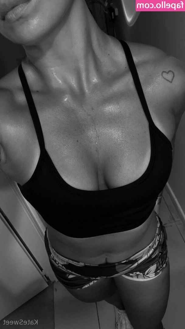 katesweet22 - How much nicer is touching than fantasizing about it?💋tell me or