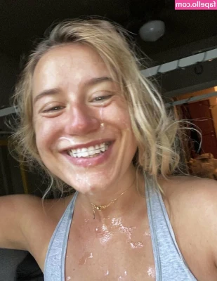 gabby - What waking up with me really looks like  2 pits cock blocking and