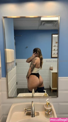 hotwifelexilovex [ hotwifelexilovex-1 ] - I love how people who leak my content sell it as ‘Exclusive