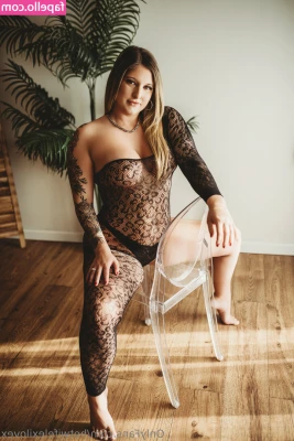 hotwifelexilovex [ hotwifelexilovex-1 ] - BOOTY👻🍑😉